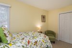 Bedroom 4 offers 2 single beds